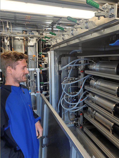 Ammonia plasma cracker container unit